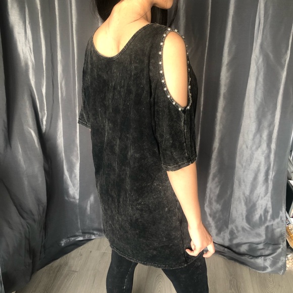 Oversized dirty black dress with stud shoulder - Picture 2 of 5